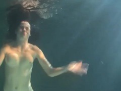 KiloGirls presents: This girl can stay underwater for a long time