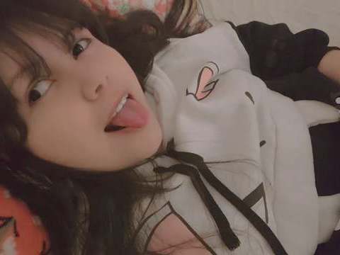 KiloGirls presents: Amateur teen humping pillow, big ass and tight little pussy - hana lily