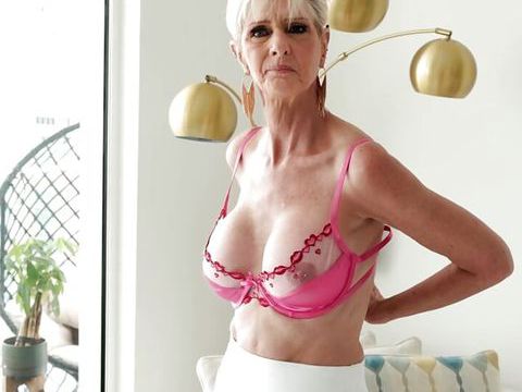 KiloGirls presents: Meet foxxxy, a 60-year-old wife, milf and gilf with big tits