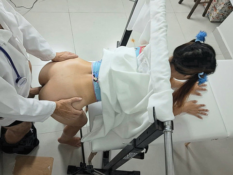 KiloGirls presents: Gynecologist loses cell phone that contained videos of his patients!